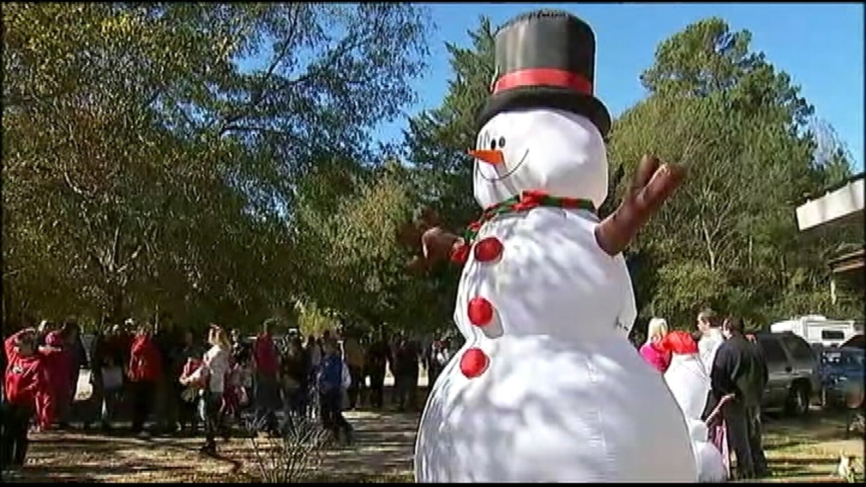 Community celebrates Christmas early for Dahlia Minton