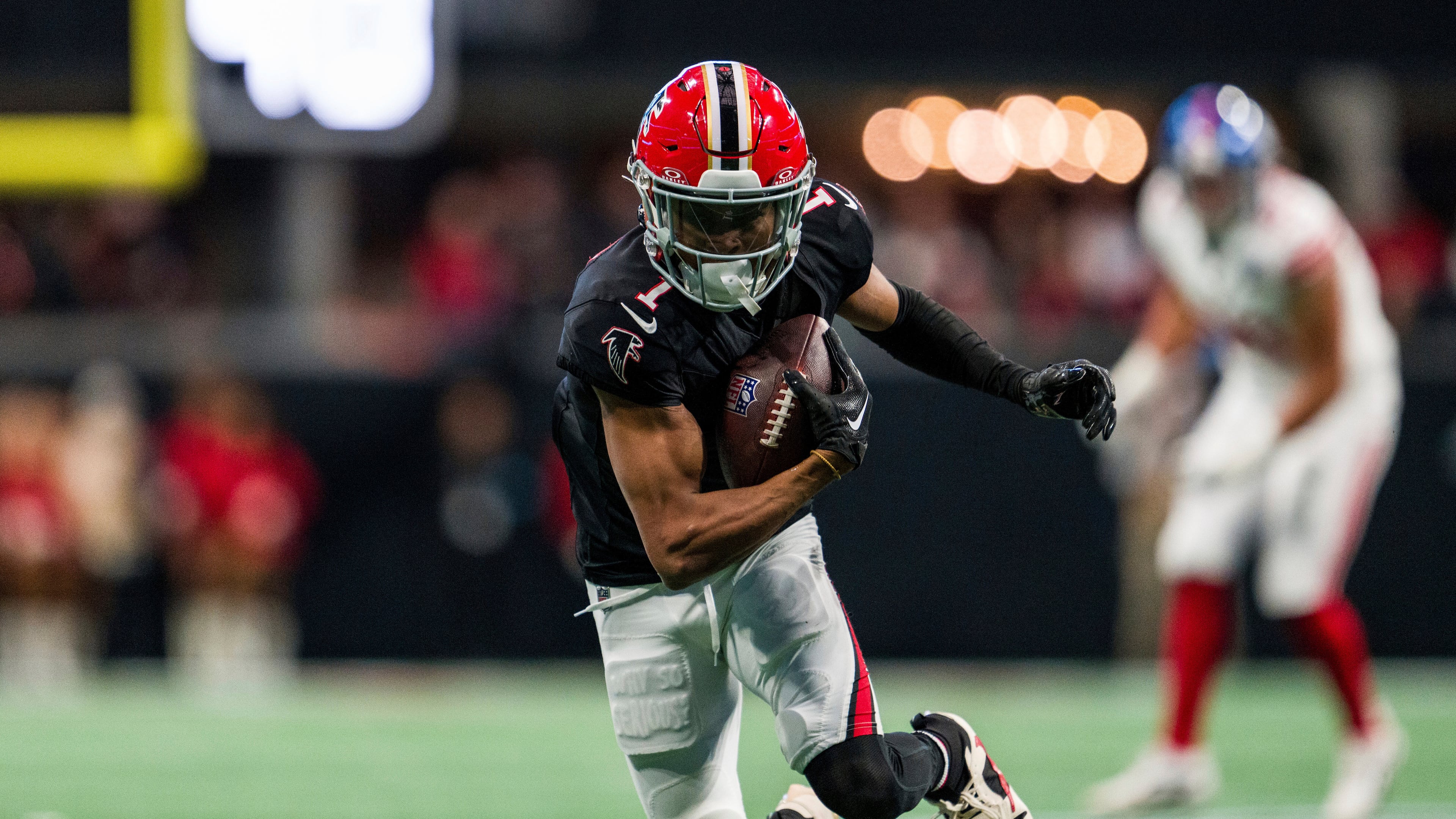 Atlanta Falcons wide receiver Darnell Mooney runs the ball during the first half of a game against the New York Giants in Atlanta. (Danny Karnik/AP 2024)