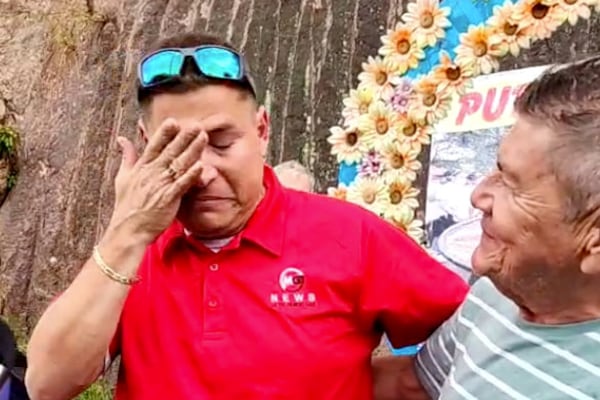 Spanish-language journalist Mario Guevara gets emotional as he arrives in Olocuilta, El Salvador. US immigration deported him this morning after being in immigration jail for over 100 days. (MGNews)