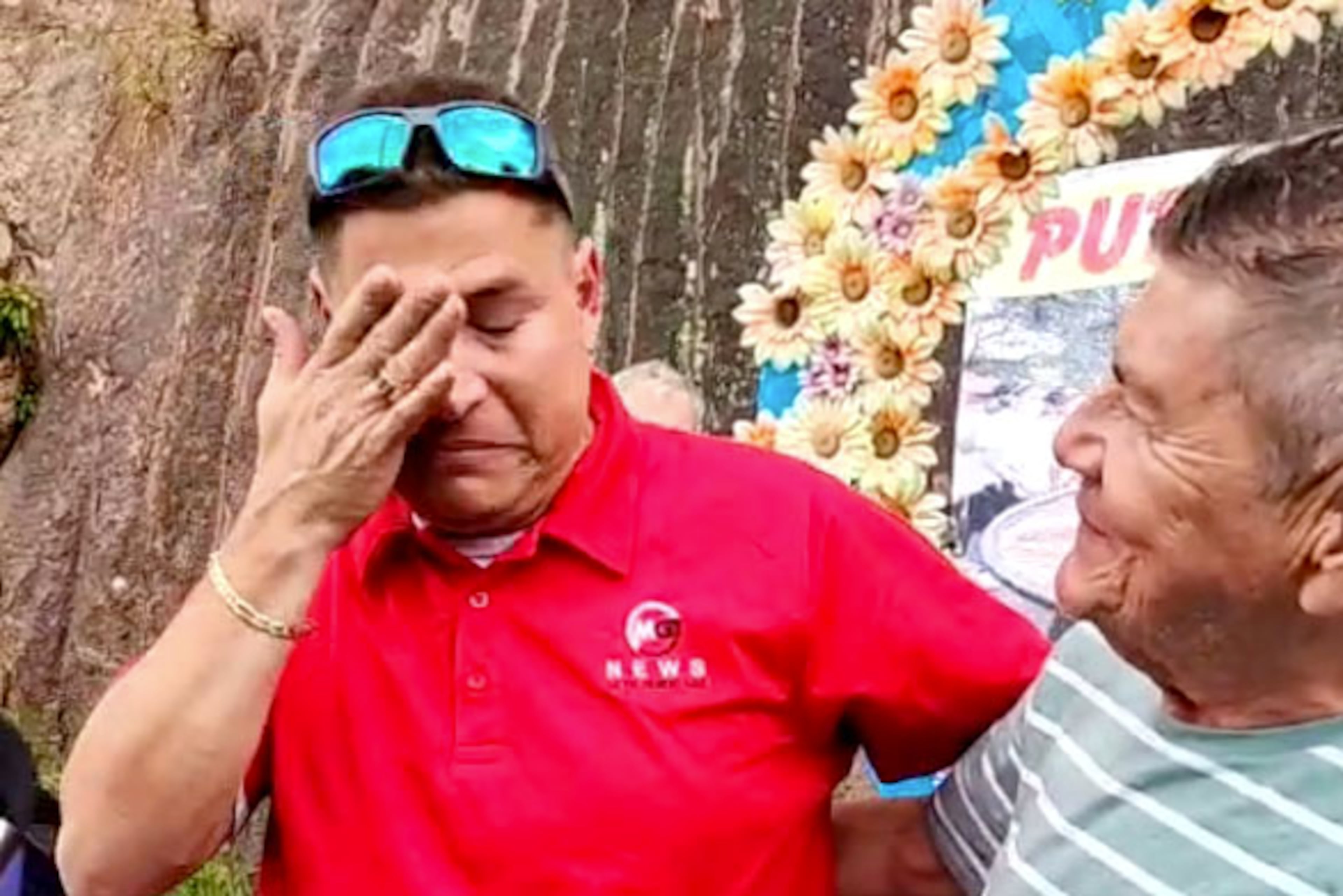Spanish-language journalist Mario Guevara gets emotional as he arrives in Olocuilta, El Salvador. US immigration deported him this morning after being in immigration jail for over 100 days. (MGNews)