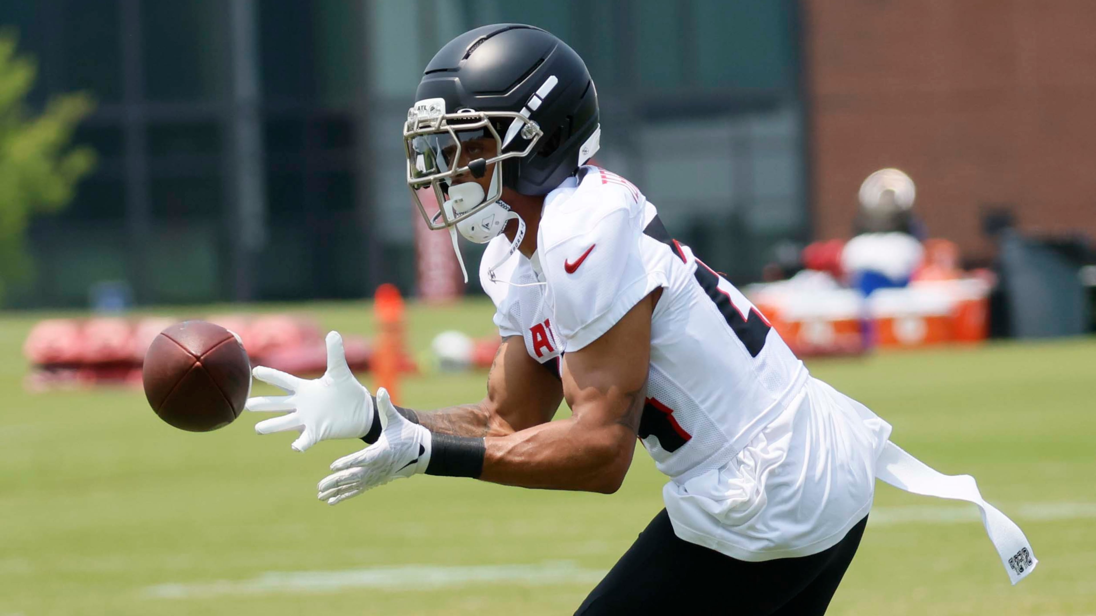 Atlanta Falcons cornerback A.J. Terrell (24) catches the ball during the team's OTA #4 at the Atlanta Falcons Training Facility, Monday, June 2, 2025, in Flowery Branch, Ga. (Miguel Martinez/AJC)