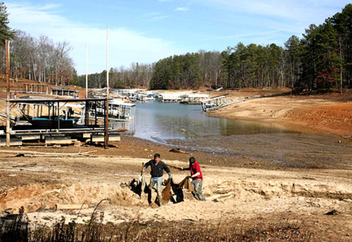Boy Scouts clean up Lake Lanier