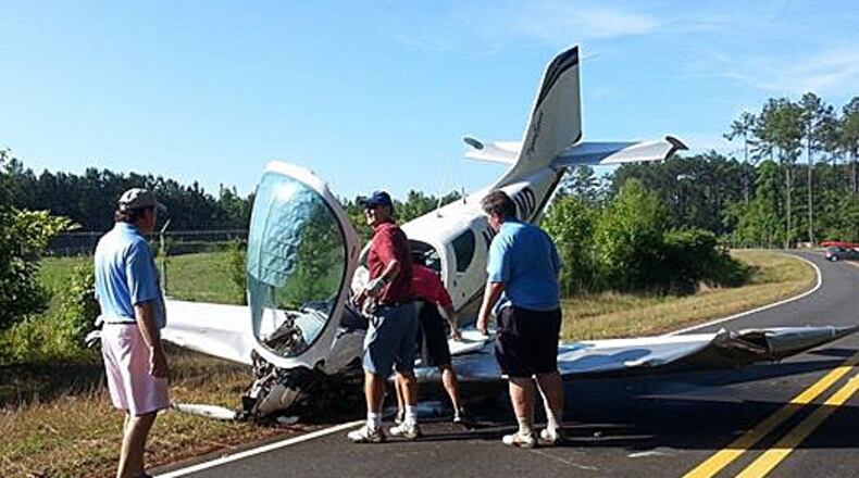 Small plane crashes in Peachtree City near Lake McIntosh Park and the Planterra Ridge Golf Club.