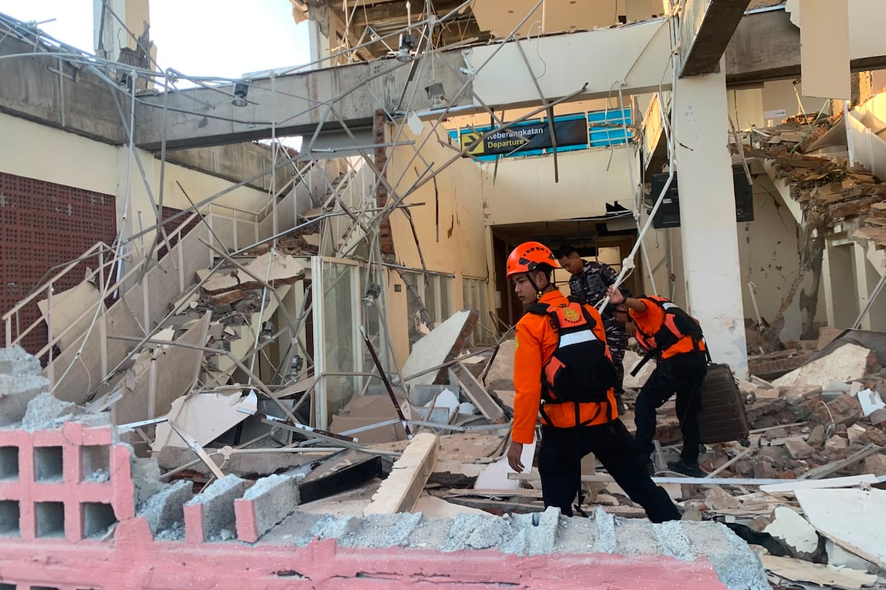 In this photo released by the Indonesian National Search and Rescue Agency (BASARNAS), rescuers search for victims at a damaged building following an earthquake in Maumere, East Nusa Tenggara Province, Indonesia, Saturday, Aug. 15, 2026. (BASARNAS via AP)