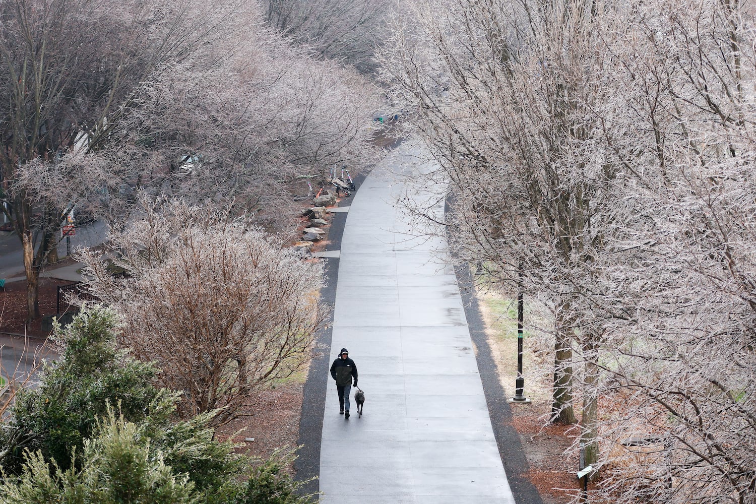 First wave of ice storm in Georgia tapers off, but more to come