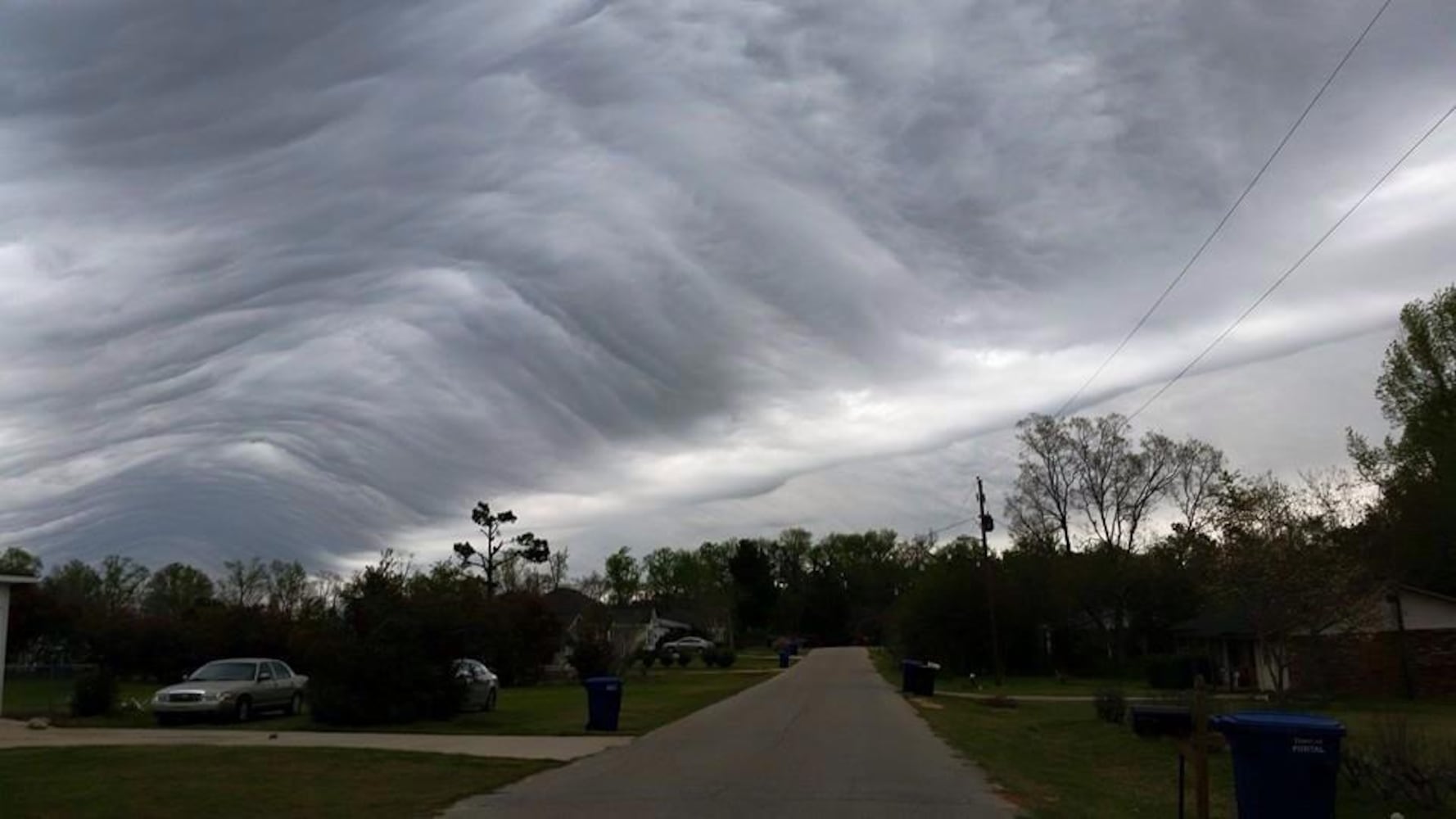Roll, wave clouds seen in Georgia