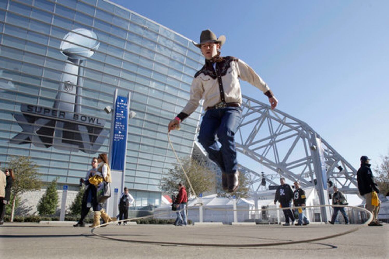 Fans go Super Bowl crazy