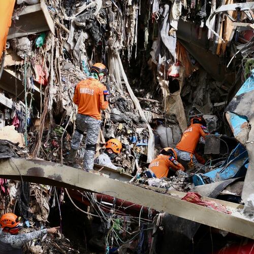 Rescuers continue operations on a collapsed waste segregation facility in Binaliw, Cebu city, central Philippines on Saturday, Jan. 10, 2026. (AP Photo/Jacqueline Hernandez)