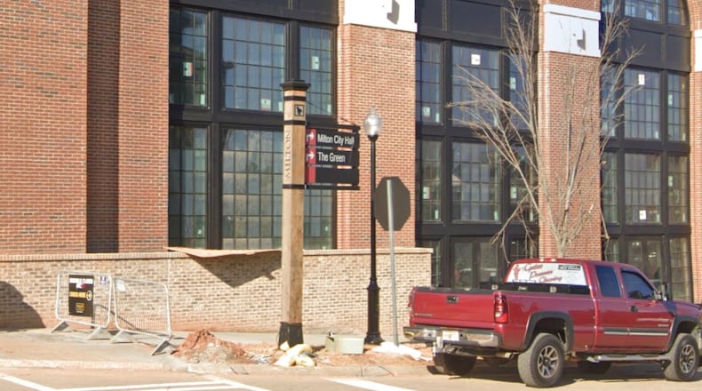 The vehicular wayfinding sign at Itaska Walk and Crabapple Road was damaged and requires cosmetic and structural repairs. (Google Maps)