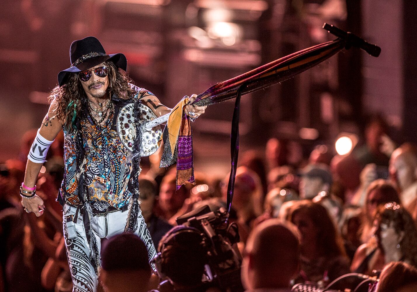 Legendary acts Aerosmith, Slash rock Cincinnati