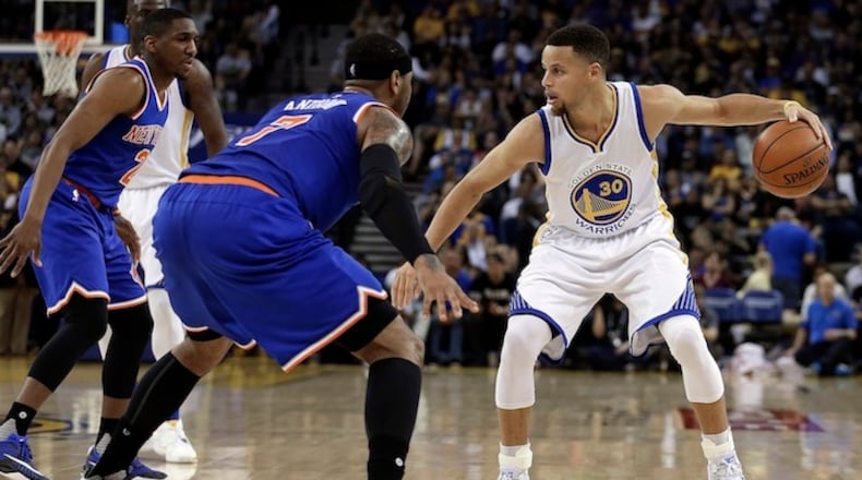 Golden State Warriors' Stephen Curry, right, is defended by New York Knicks' Langston Galloway, left, and Carmelo Anthony (7) during the second half of an NBA basketball game Wednesday, March 16, 2016, in Oakland, Calif. (AP Photo/Ben Margot)