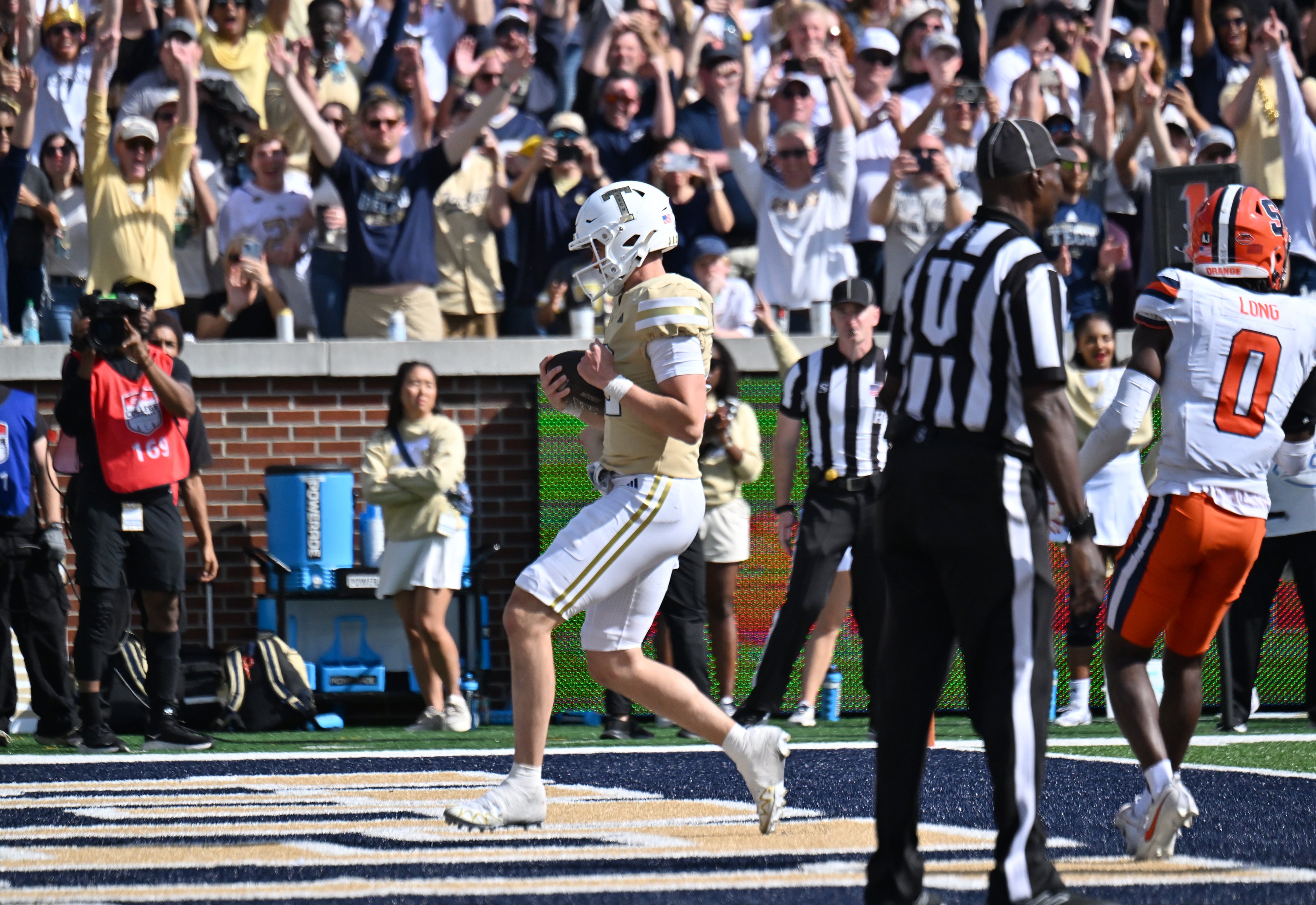 Georgia Tech quarterback Haynes King scores a touchdown during the second half in an NCAA college football game at Bobby Dodd Stadium, Saturday, Oct. 25, 2025 in Atlanta. Georgia Tech won 41-16 over Syracuse. The Yellow Jackets are 8-0 for the first time since 1966 and 5-0 in the ACC for the first time ever. (Hyosub Shin/AJC)