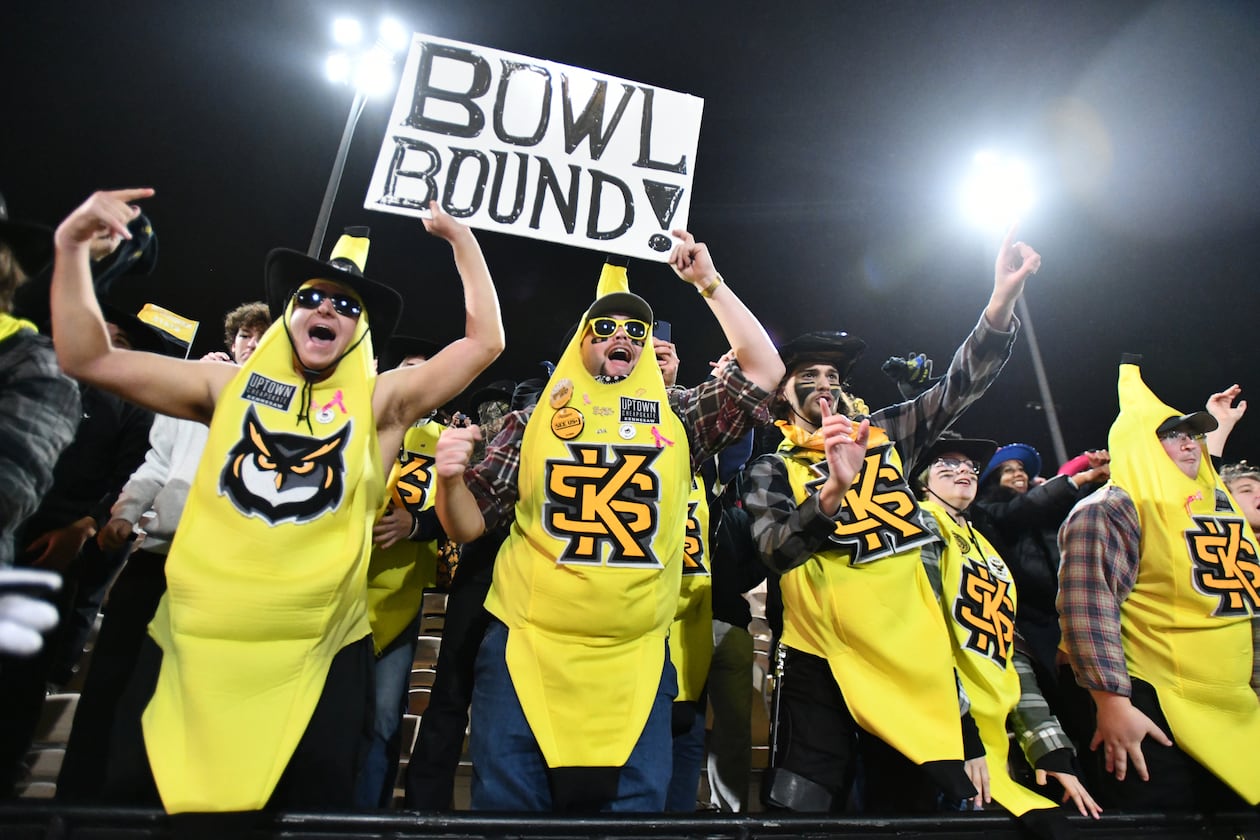 Kennesaw State fans celebrate after Kennesaw State beat UTEP during an NCAA college football game at Fifth Third Stadium, Tuesday, Oct. 28, 2025, in Kennesaw. Kennesaw State won 33-20 over the University of Texas at El Paso. (Hyosub Shin/AJC)