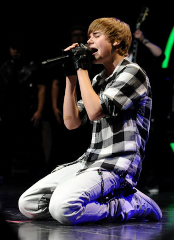 Perry, Bieber head Jingle Ball lineup