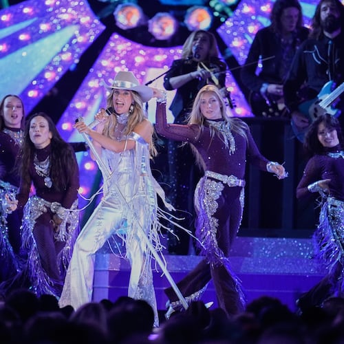 Lainey Wilson, center, performs "Ring Finger" during the 59th Annual Country Music Association Awards on Wednesday, Nov. 19, 2025, at Bridgestone Arena in Nashville, Tenn. (AP Photo/George Walker IV)