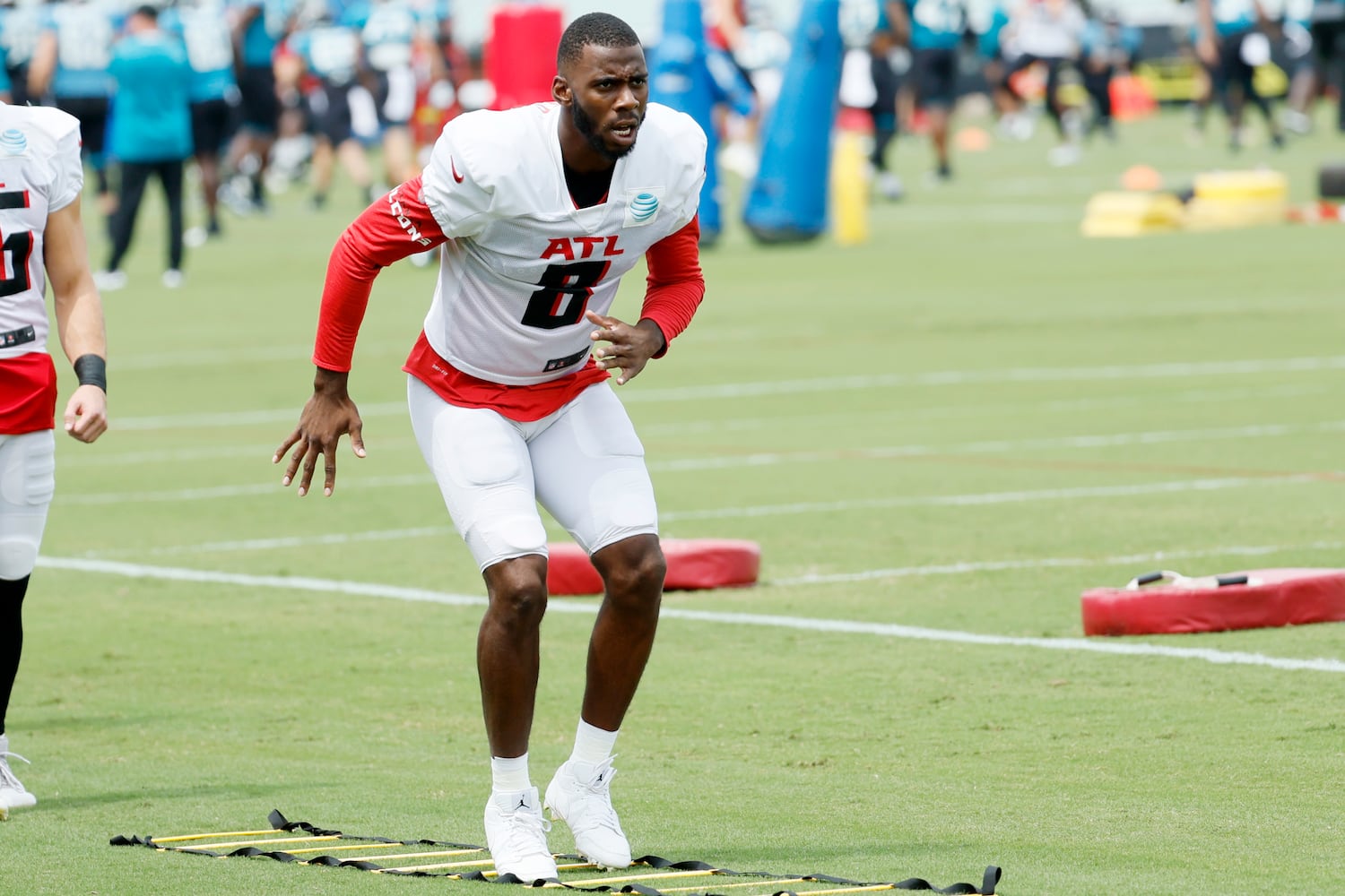 Falcons tight end Kyle Pitts (8) works in a drill during practice at the Falcons Training Facility in Flowery Branch on Wednesday, August 24, 2022. Miguel Martinez / miguel.martinezjimenez@ajc.com
