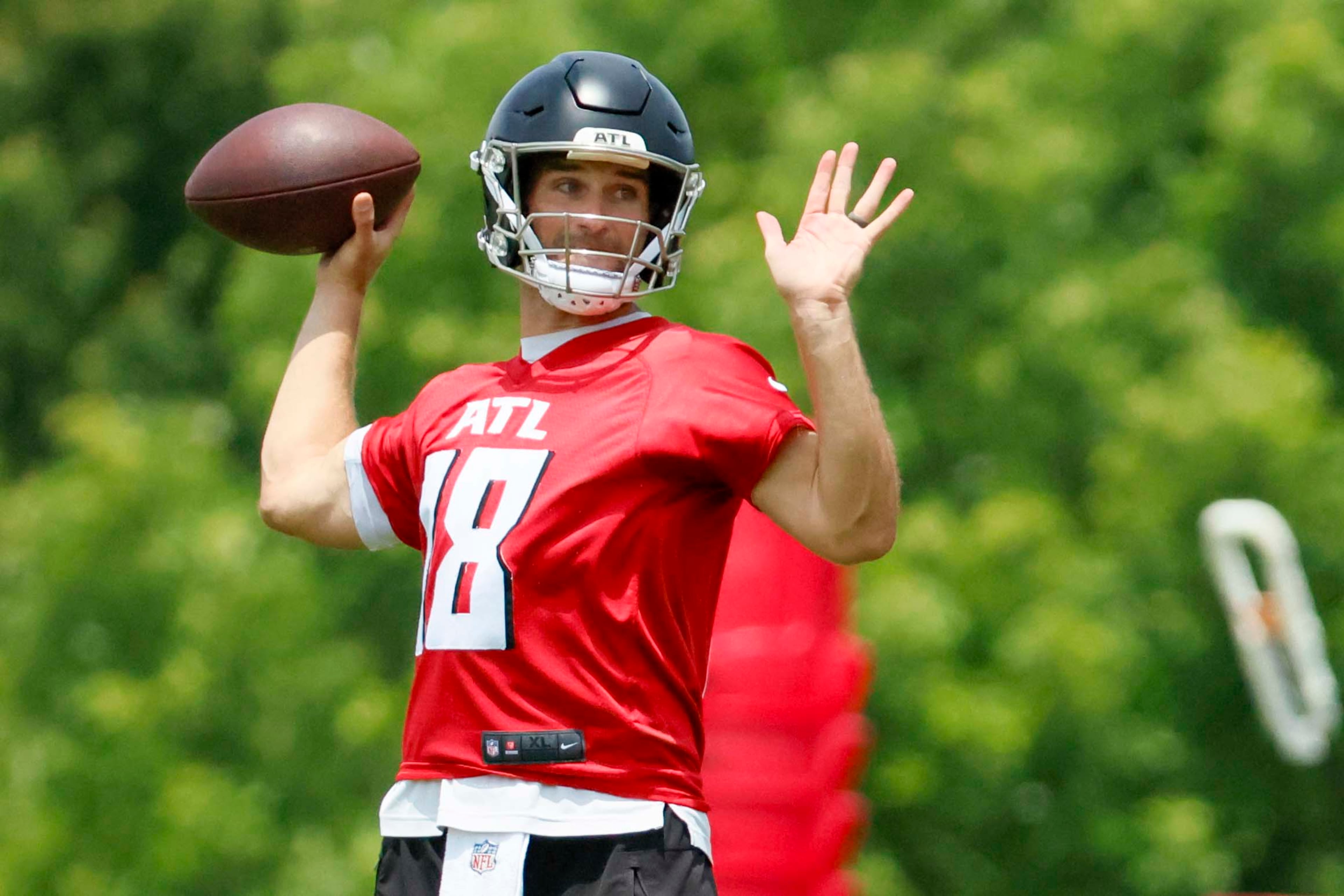 Atlanta Falcons quarterback Kirk Cousins attempts a pass during minicamp at the team's training facility on June 11, 2025, in Flowery Branch, Ga. (Miguel Martinez/AJC)