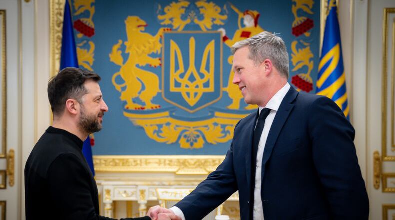 In this photo provided by the Ukrainian Presidential Press Office, Ukrainian President Volodymyr Zelenskyy, left, shakes hands with U.S. Secretary of the Army Dan Driscoll in Kyiv, Ukraine, Thursday, Nov. 20, 2025. (Ukrainian Presidential Press Office via AP)