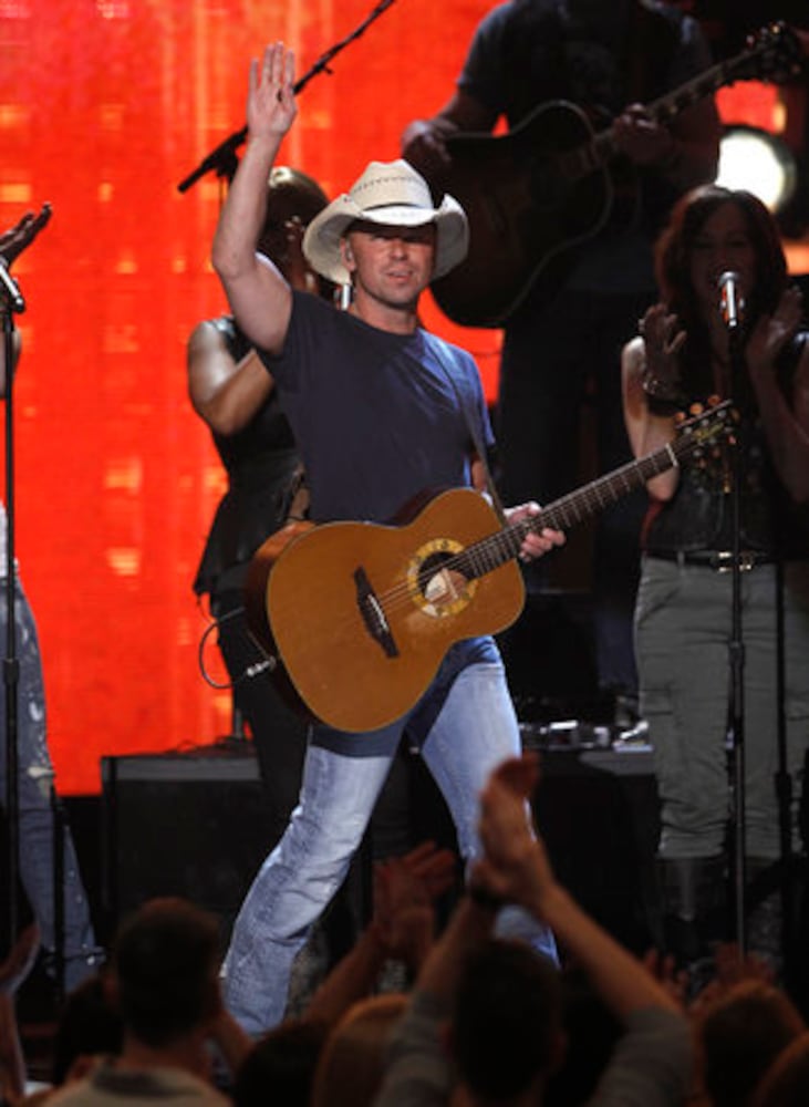 Stars take ride on Brooks & Dunn's 'Last Rodeo'