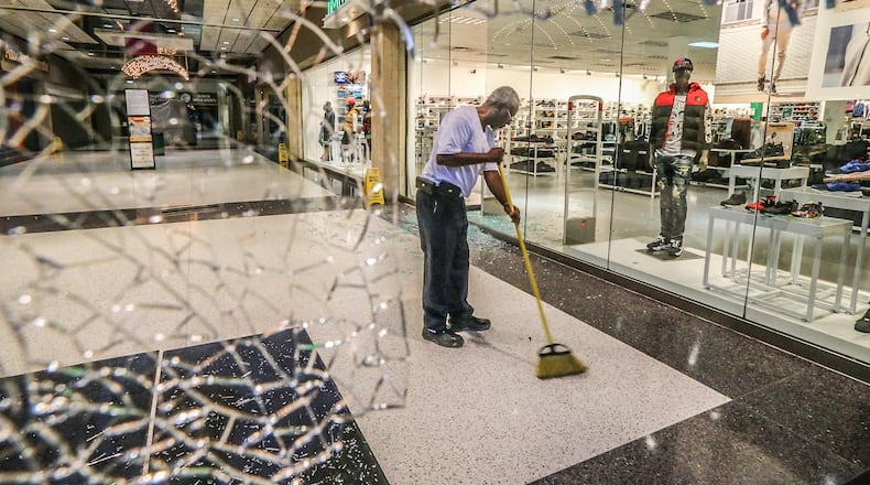 Thieves broke into the Jimmy Jazz store inside The Mall West End on Mon., Sept. 21, 2015. JOHN SPINK / JSPINK@AJC.COM