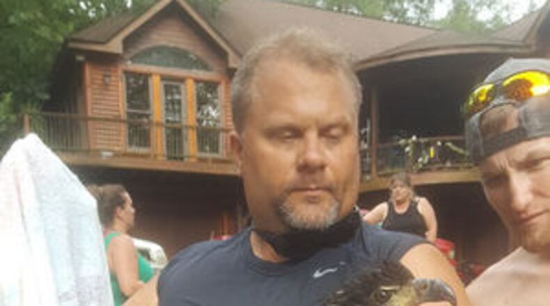Rome-Floyd ECO Center director Ben Winkelman (left) tends to an injured bald eagle. (Credit: Rome News-Tribune)