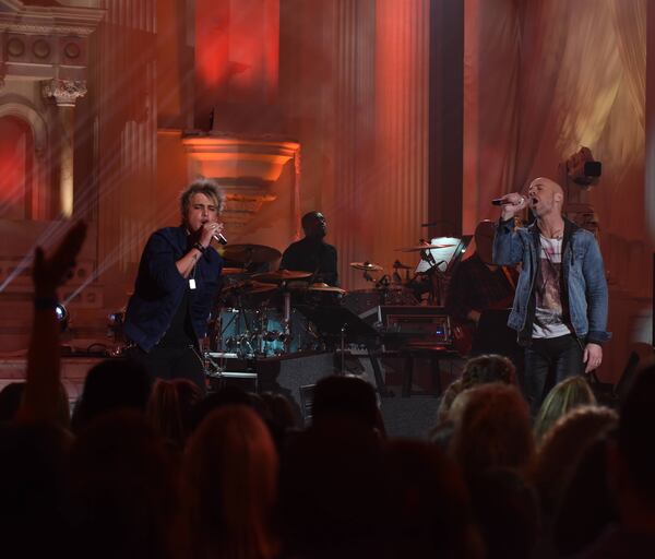 AMERICAN IDOL: Contestant Dalton Rapattoni and Chris Daughtry in the “Showcase #4: Judges Vote” episode of AMERICAN IDOL airing Thursday, Feb. 18 (8:00-10:00 PM ET/PT) on FOX. © 2016 FOX Broadcasting Co. Cr: Ray Mickshaw / FOX.