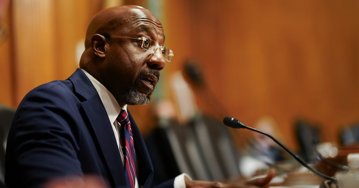 Senator Raphael Warnock mahnt nach den Schüssen in Australien und auf ...