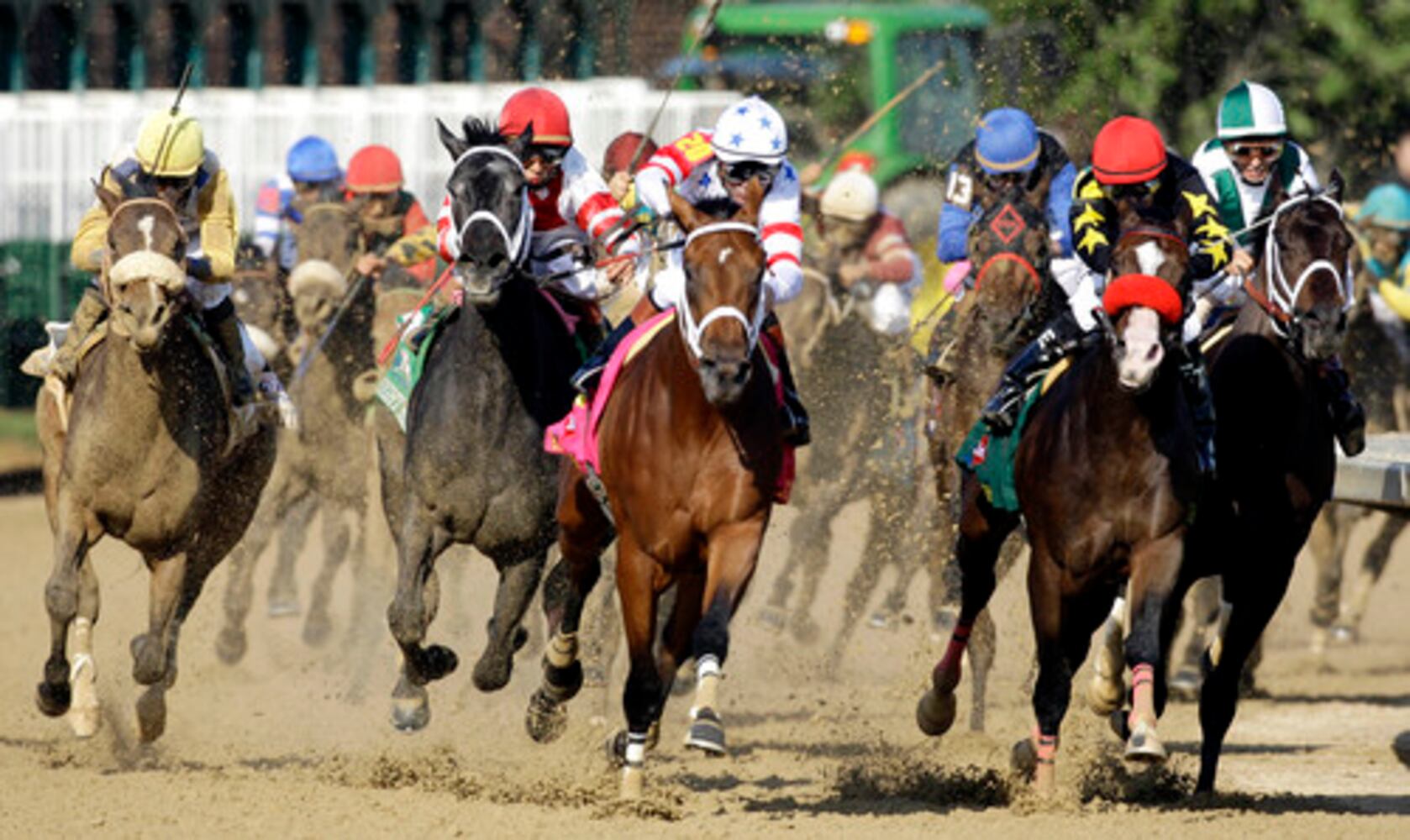 Horse dies after Kentucky Derby