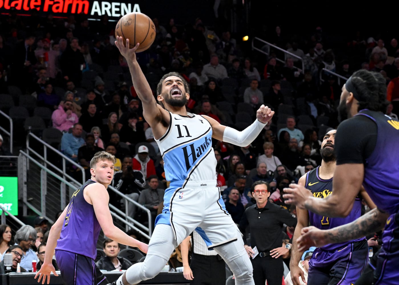 Hawks-Lakers photo
