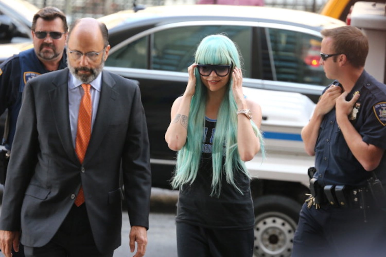 Amanda Bynes Wigs Out For Court