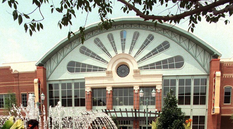 Gwinnett County police are investigating a threat made online to “shoot up” the Mall of Georgia.