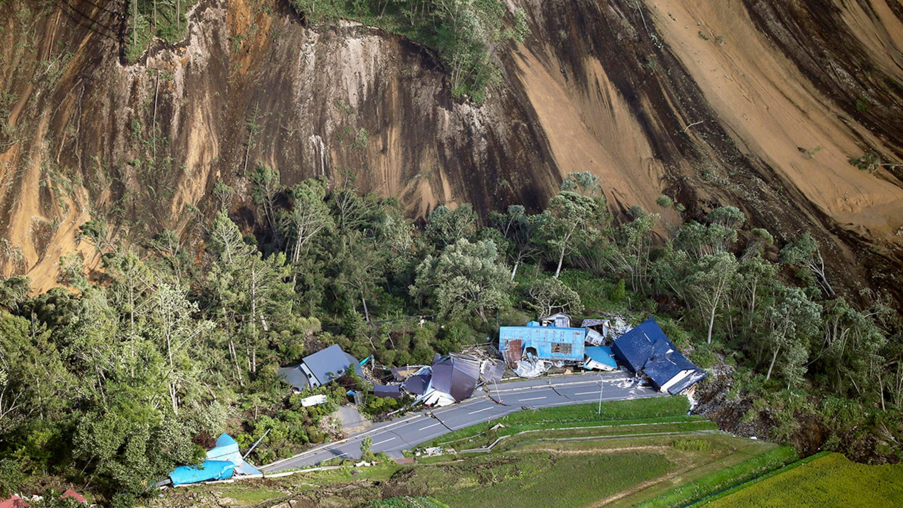 Photos: Powerful quake triggers dozens of landslides in Japan