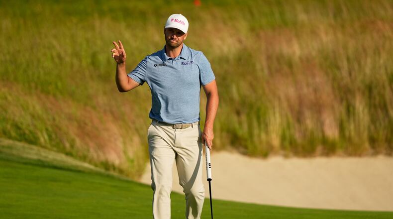 Wyndham Clark waves after his putt on the 18th hole during the first round of the U.S. Open golf tournament at Shinnecock Hills Golf Club in Southampton, N.Y., Thursday, June 18, 2026.(AP Photo/Gerald Herbert)