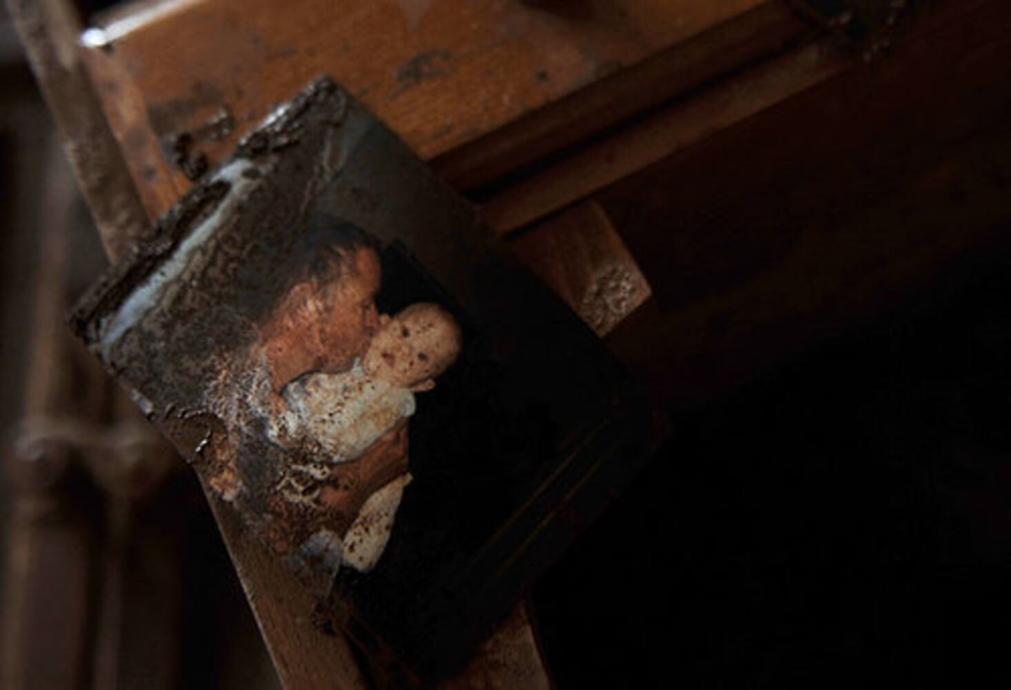 Flood of toxic sludge swamps Hungarian towns