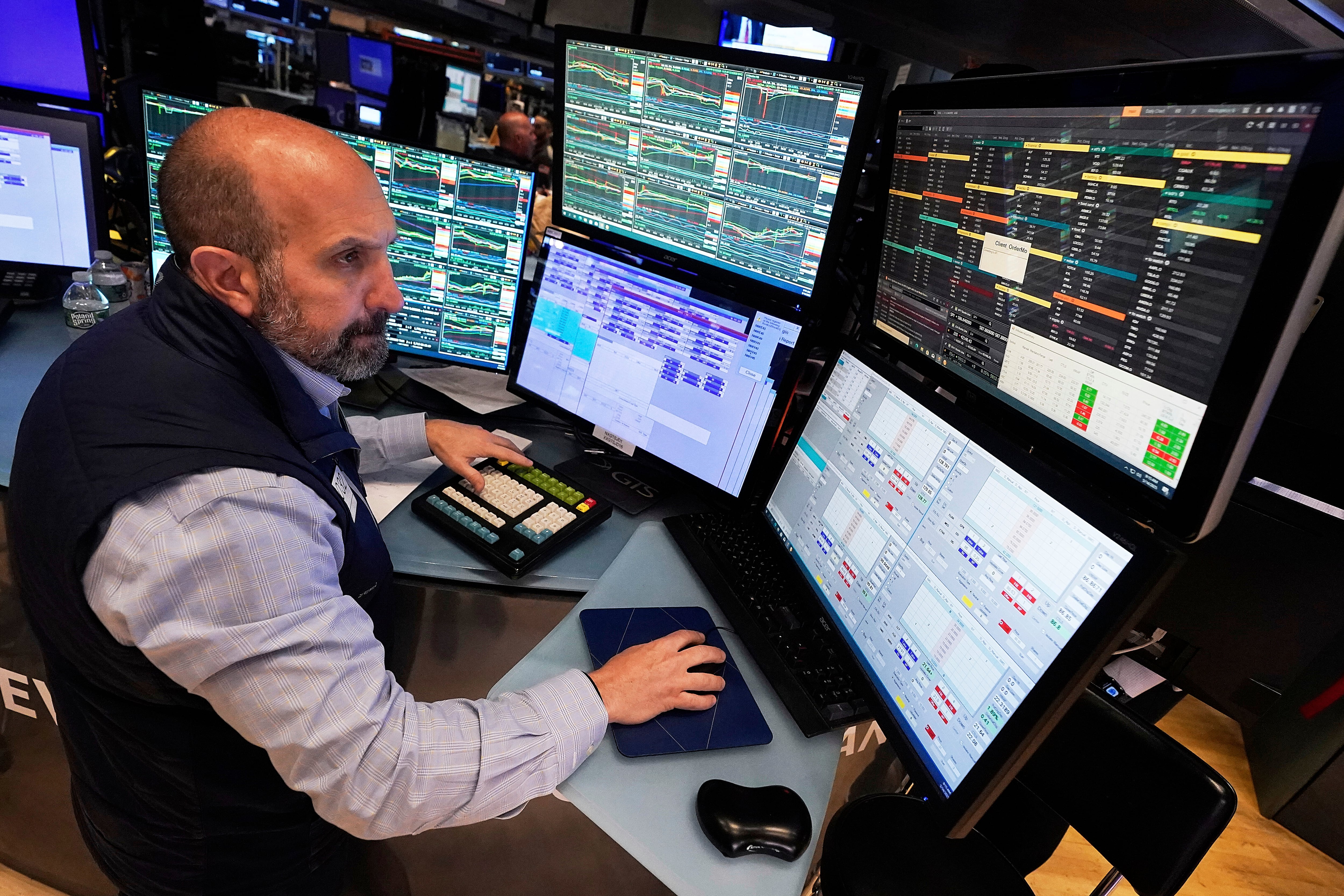 US stocks drift as S&P 500 flirts with its first drop in 7 days