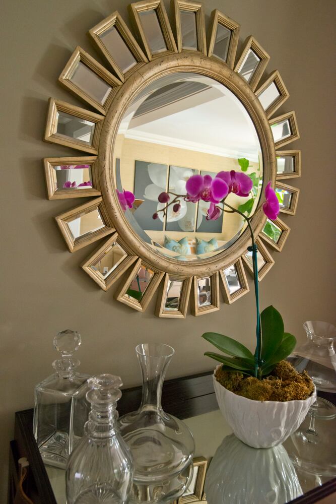 Mirror makes a statement