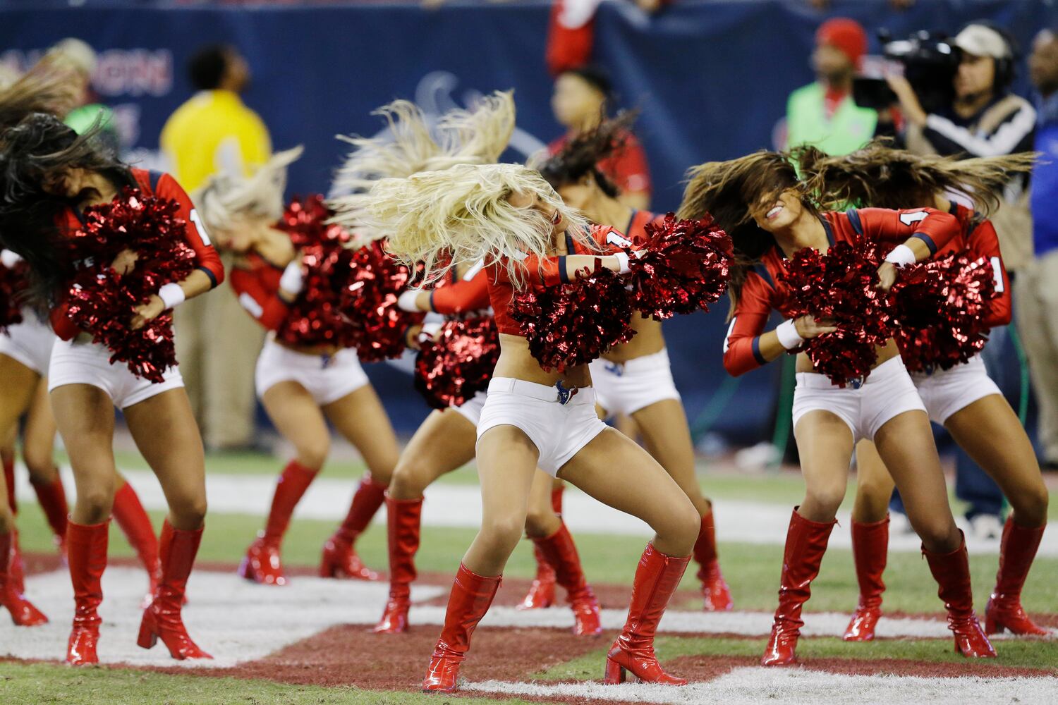 NFL cheerleaders and fans, Week 9