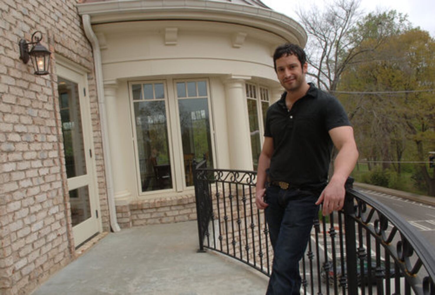 Leafy views, art bring Grant Park condo to life