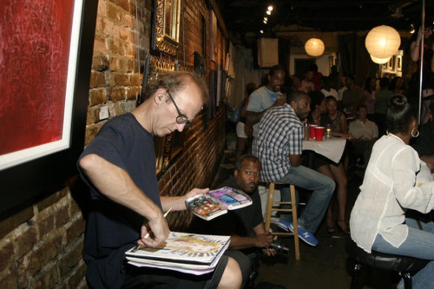 Apache Cafe mixes art, hedonism