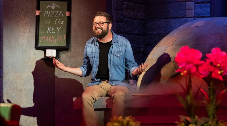 FLOOR IS LAVA Host RUTLEDGE WOOD in FLOOR IS LAVA Cr. ADAM ROSE/NETFLIX © 2020