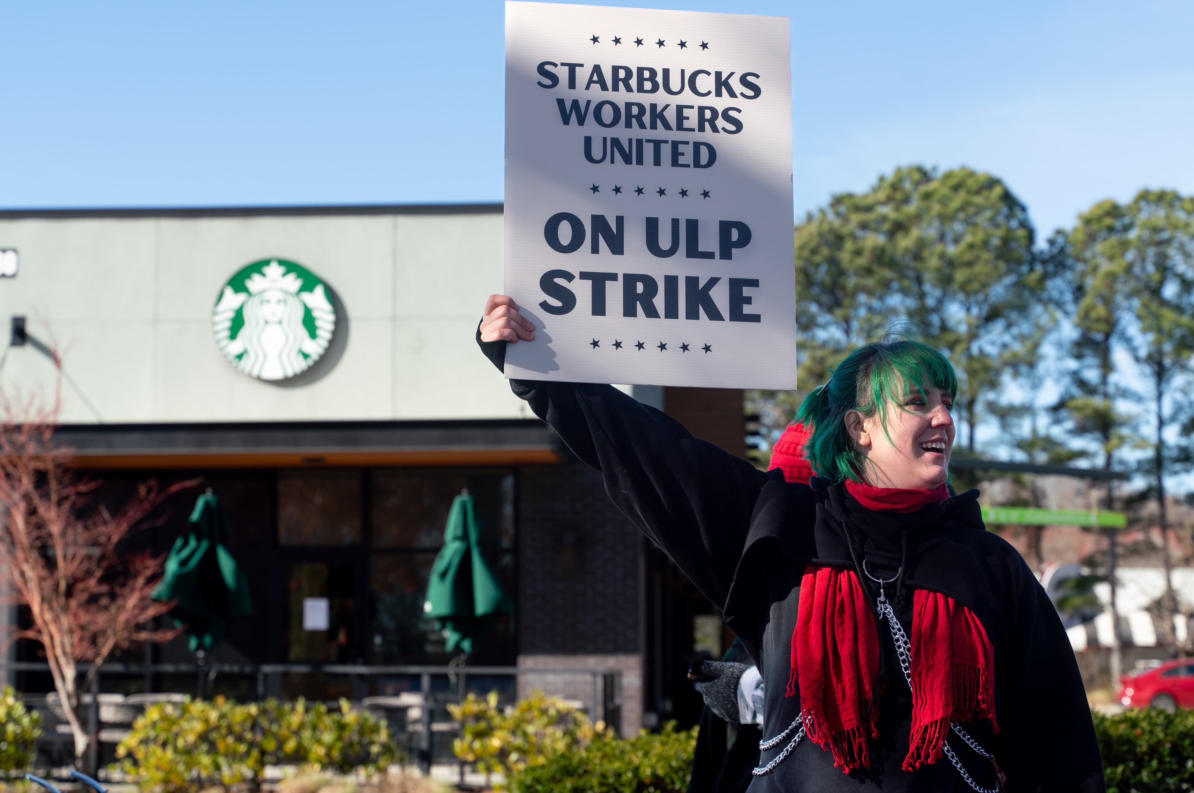 Alpharetta Starbucks baristas strike to demand better pay