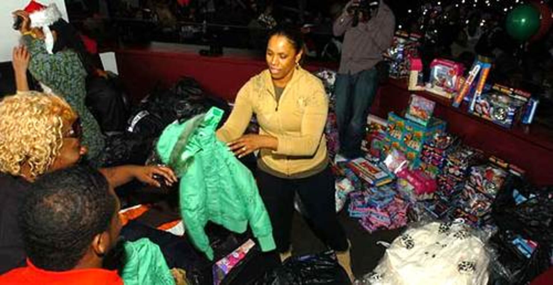 Friends, family turn out for T.I. Christmas