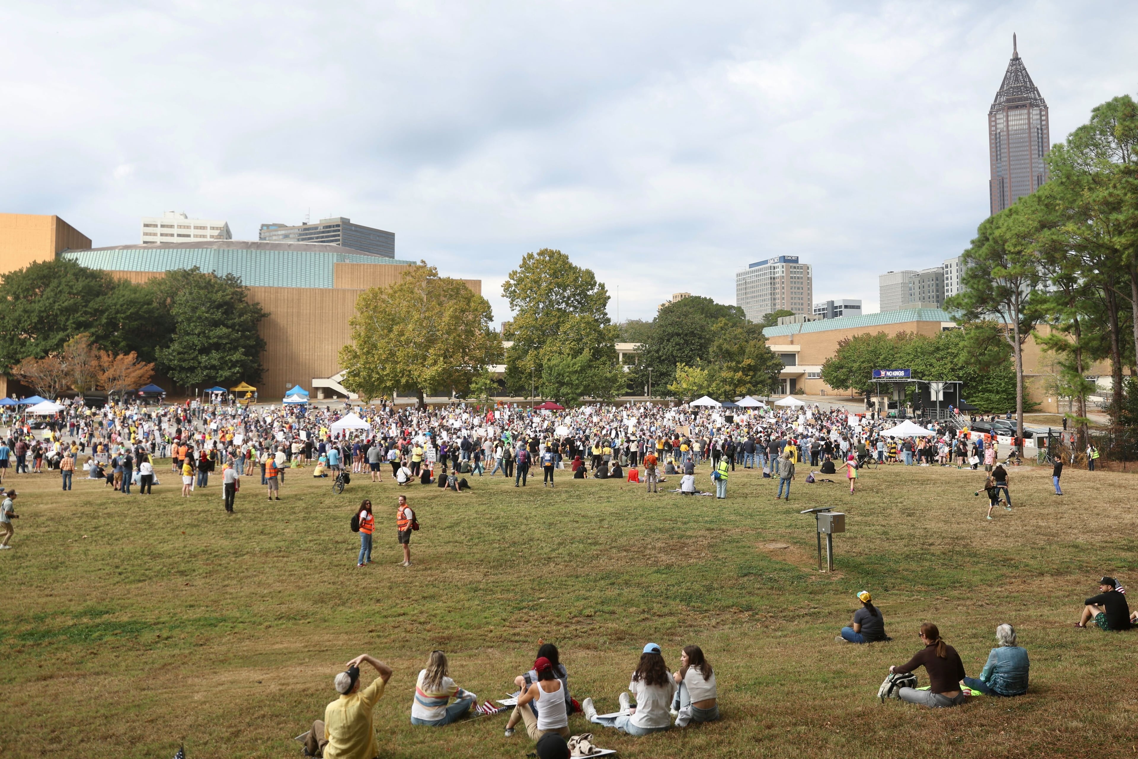 Hundreds of people gathered at the Atlanta Civic Center parking lot Saturday morning for a "No Kings" protest. (Abbey Cutrer / AJC)