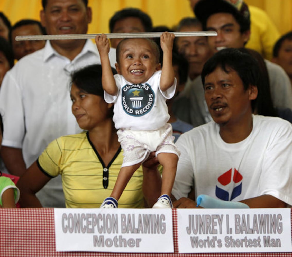 Guinness names Filipino as world's shortest man