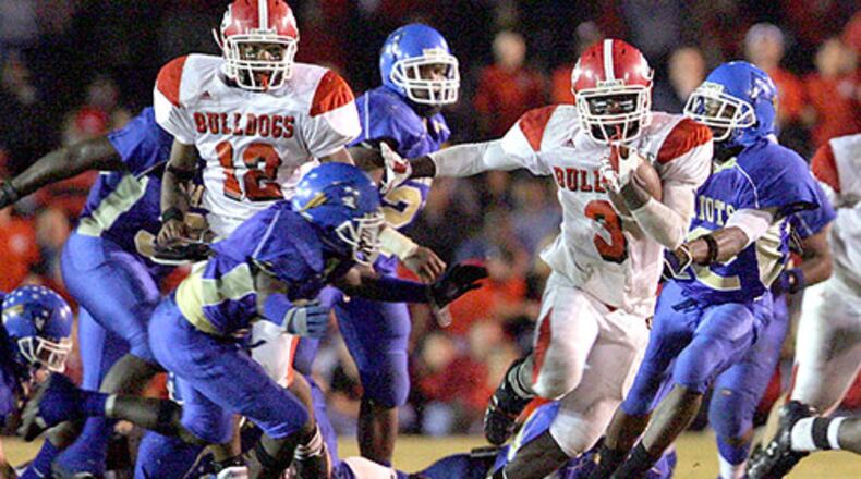 Washaun Ealey (3) pulls a big gain from a third quarter handoff.