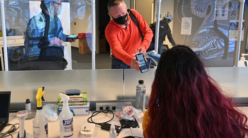 Georgia Tech employee Donald Smith checks-in using his smartphone to get tested for COVID-19 at Georgia Tech’s Economic Development Building on Jan. 4, 2022. (Hyosub Shin / Hyosub.Shin@ajc.com)