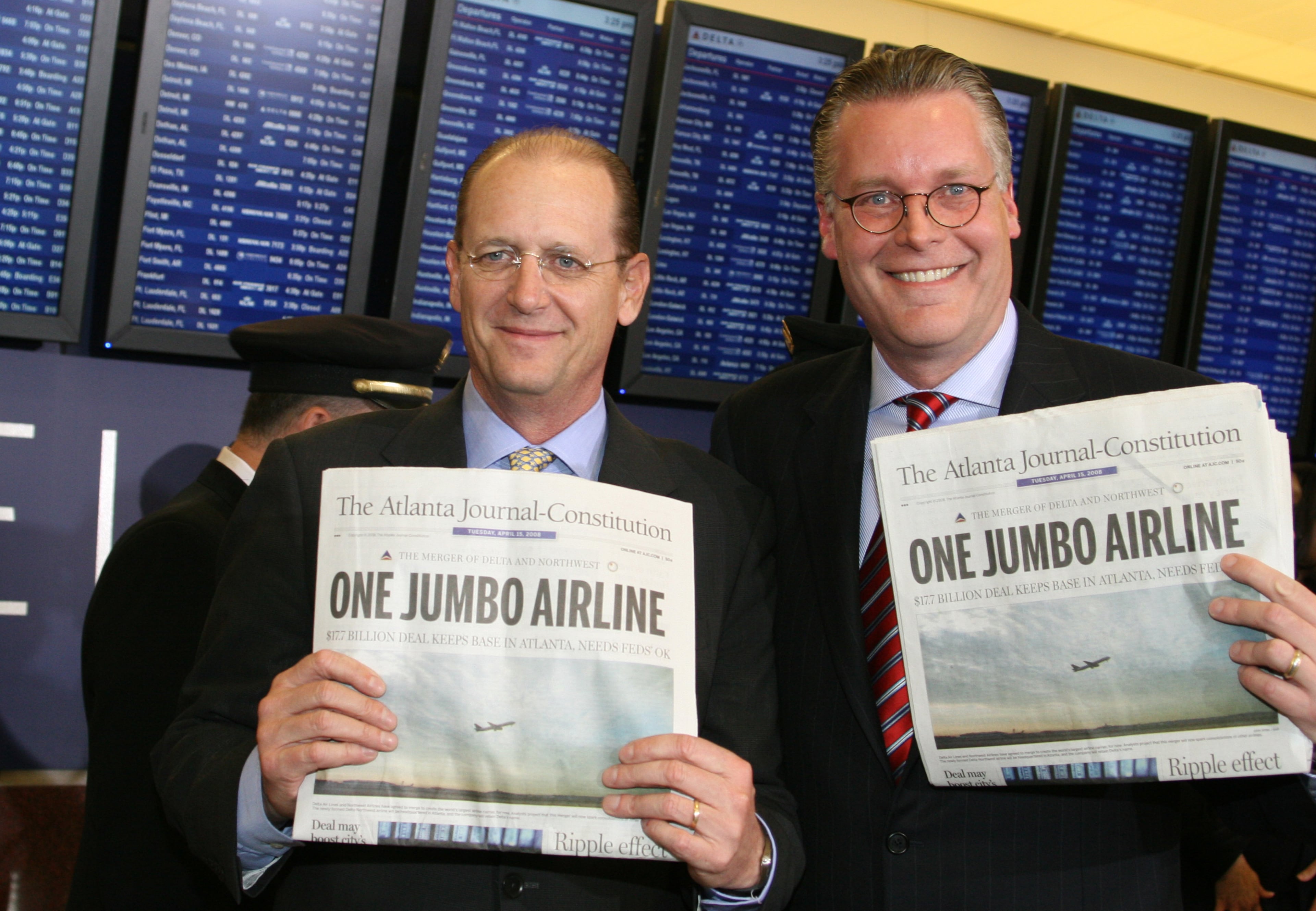 Then-Delta CEO Richard Anderson (left) and then-CFO Ed Bastian celebrate the merger of Delta and Northwest Airlines, which consolidated operations in Atlanta on Oct. 29, 2008. (Courtesy of Delta Air Lines)