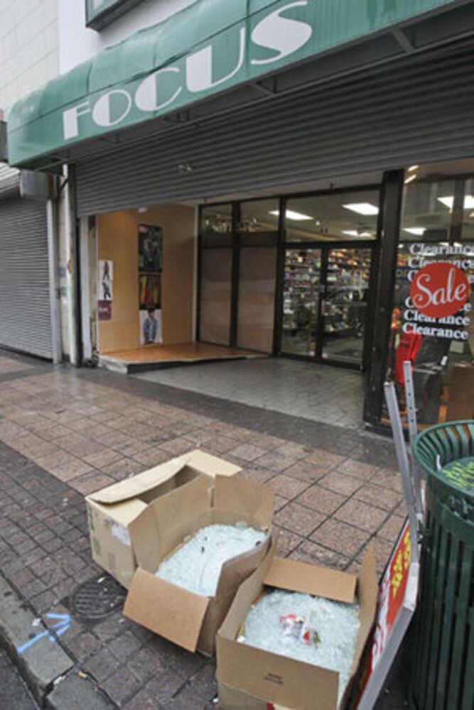 Police arrest alleged smash-and-grab robbers