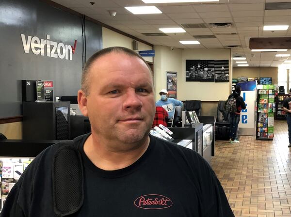 Dennis Cummings, a truck driver from New York, makes a weekly run into Atlanta with frozen bread and takes chicken on his return trip north.