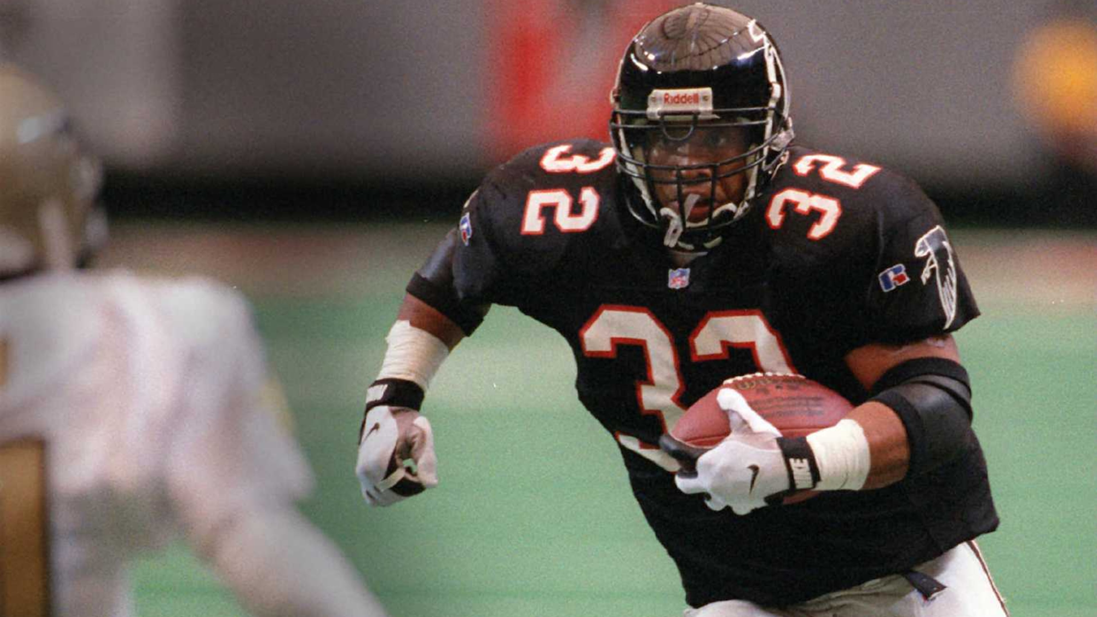 Running back Jamal Anderson, seen playing for the Falcons in 1996, was arrested Wednesday in Los Angeles. (AJC file)